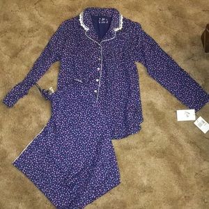 New. Floral patterned pajama set.